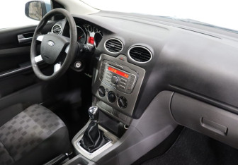 Подержанный автомобиль Ford Focus Hatchback 2009 года (10 фото)