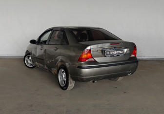 Подержанный автомобиль Ford Focus Sedan 2004 года (4 фото)