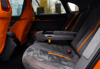 Подержанный автомобиль Zeekr 001 2023 года (12 фото)