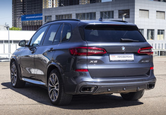 Подержанный автомобиль BMW X5 2019 года (6 фото)