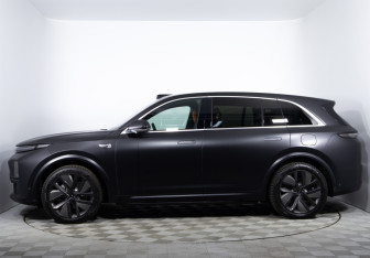 Подержанный автомобиль LiXiang L7 2023 года (8 фото)