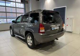 Подержанный автомобиль Mazda Tribute 2003 года (7 фото)