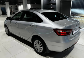 Подержанный автомобиль LADA (ВАЗ) Vesta Sedan 2018 года (4 фото)