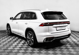 Подержанный автомобиль Geely Monjaro 2023 года (7 фото)