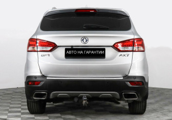 Подержанный автомобиль DongFeng AX7 2017 года (4 фото)
