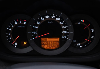 Подержанный автомобиль Toyota RAV4 2012 года (12 фото)