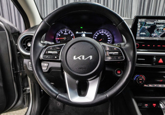 Подержанный автомобиль Kia K3 Sedan 2021 года (17 фото)