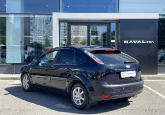 Подержанный автомобиль Ford Focus Hatchback 2006 года (7 фото)