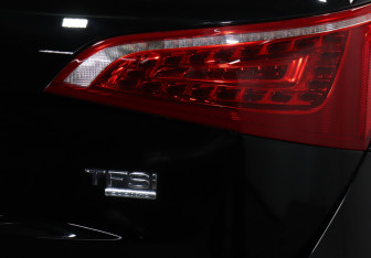 Подержанный автомобиль Audi Q5 2011 года (18 фото)