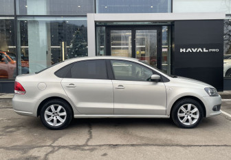 Подержанный автомобиль Volkswagen Polo Sedan 2011 года (4 фото)