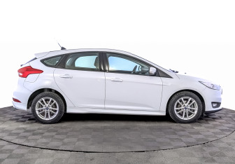 Подержанный автомобиль Ford Focus Hatchback 2018 года (4 фото)