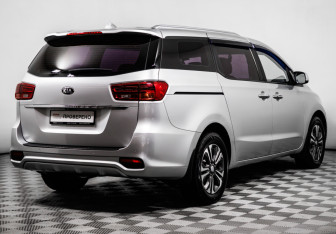 Подержанный автомобиль Kia Carnival 2019 года (5 фото)