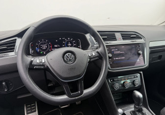 Подержанный автомобиль Volkswagen Tiguan 2019 года (12 фото)