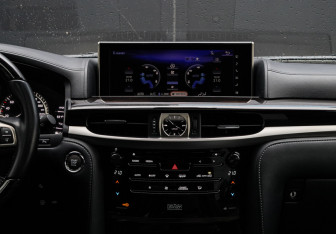 Подержанный автомобиль Lexus LX 2018 года (14 фото)