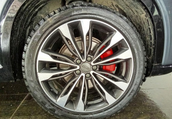 Подержанный автомобиль Geely Tugella 2023 года (19 фото)