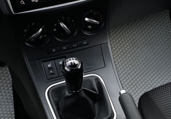 Подержанный автомобиль Mazda 3 Sedan 2012 года (13 фото)