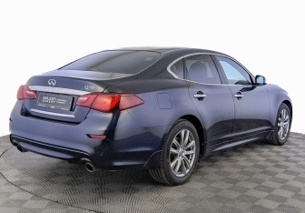 Подержанный автомобиль Infiniti Q70 2015 года (5 фото)