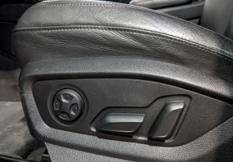 Подержанный автомобиль Audi Q7 2016 года (28 фото)