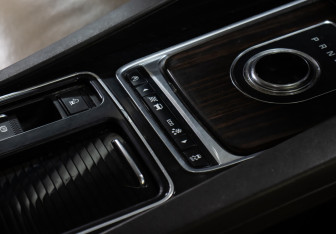 Подержанный автомобиль Jaguar F-Pace 2016 года (18 фото)