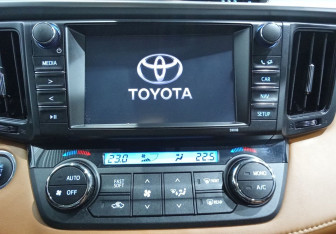 Подержанный автомобиль Toyota RAV4 2019 года (12 фото)