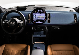 Подержанный автомобиль MINI Countryman 2023 года (15 фото)