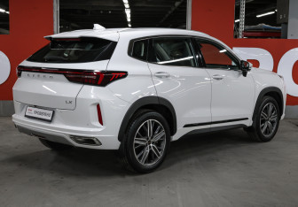 Подержанный автомобиль Exeed LX 2022 года (5 фото)