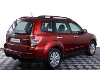 Подержанный автомобиль Subaru Forester Suv 2011 года (5 фото)
