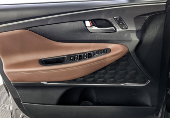 Подержанный автомобиль Hyundai Santa Fe 2022 года (19 фото)