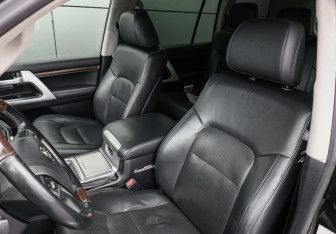 Подержанный автомобиль Toyota Land Cruiser Suv 2018 года (15 фото)
