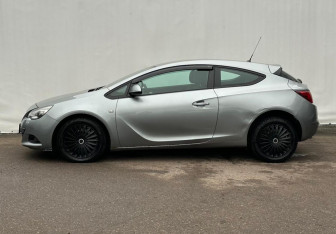 Подержанный автомобиль Opel Astra Hatchback 2012 года (8 фото)