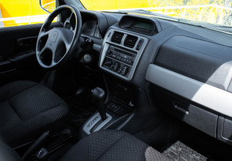 Подержанный автомобиль Mitsubishi Pajero Pinin 2004 года (9 фото)