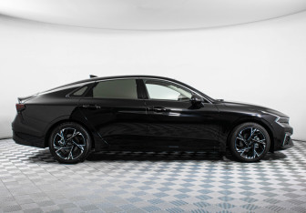 Подержанный автомобиль Kia K5 2025 года (4 фото)