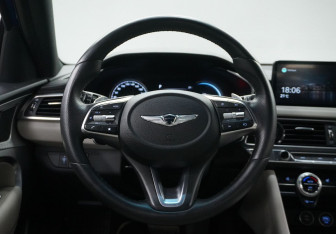 Подержанный автомобиль Genesis G70 2021 года (14 фото)