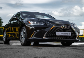 Подержанный автомобиль Lexus ES 2019 года (3 фото)
