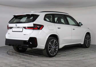 Новый BMW X1 2025 (2 фото)