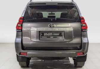 Подержанный автомобиль Toyota Land Cruiser Prado 2019 года (6 фото)