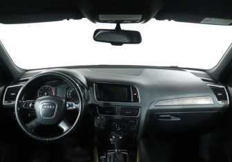 Подержанный автомобиль Audi Q5 2011 года (12 фото)