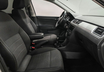Подержанный автомобиль Skoda Rapid Liftback 2014 года (9 фото)