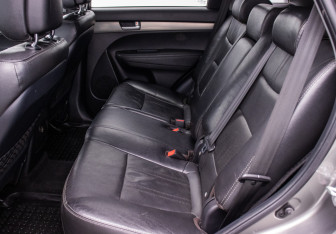 Подержанный автомобиль Kia Sorento 2010 года (11 фото)