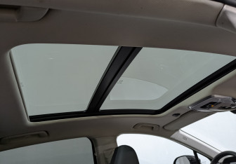 Подержанный автомобиль Hongqi H5 2024 года (22 фото)