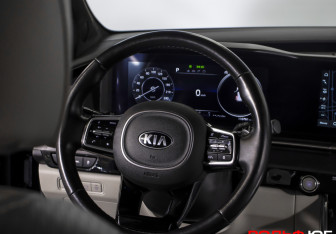 Подержанный автомобиль Kia Carnival 2020 года (14 фото)