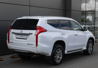Подержанный автомобиль Mitsubishi Pajero Sport 2019 года (5 фото)