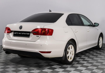Подержанный автомобиль Volkswagen Jetta Sedan 2013 года (3 фото)
