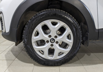 Подержанный автомобиль Renault Kaptur 2017 года (12 фото)