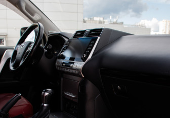 Подержанный автомобиль Toyota Land Cruiser Prado 2021 года (12 фото)