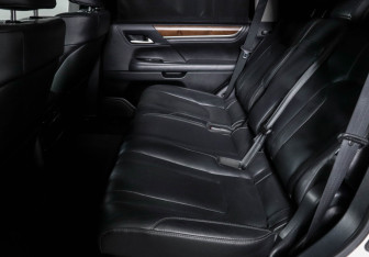 Подержанный автомобиль Lexus LX 2017 года (10 фото)