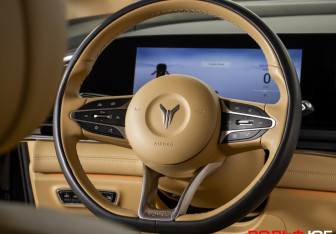 Подержанный автомобиль Voyah Dream 2023 года (14 фото)