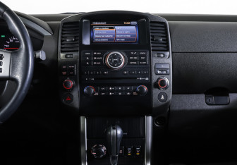 Подержанный автомобиль Nissan Pathfinder 2010 года (17 фото)