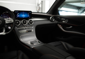 Подержанный автомобиль Mercedes-Benz GLC AMG 2021 года (23 фото)