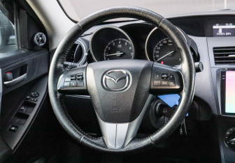 Подержанный автомобиль Mazda 3 Sedan 2013 года (11 фото)